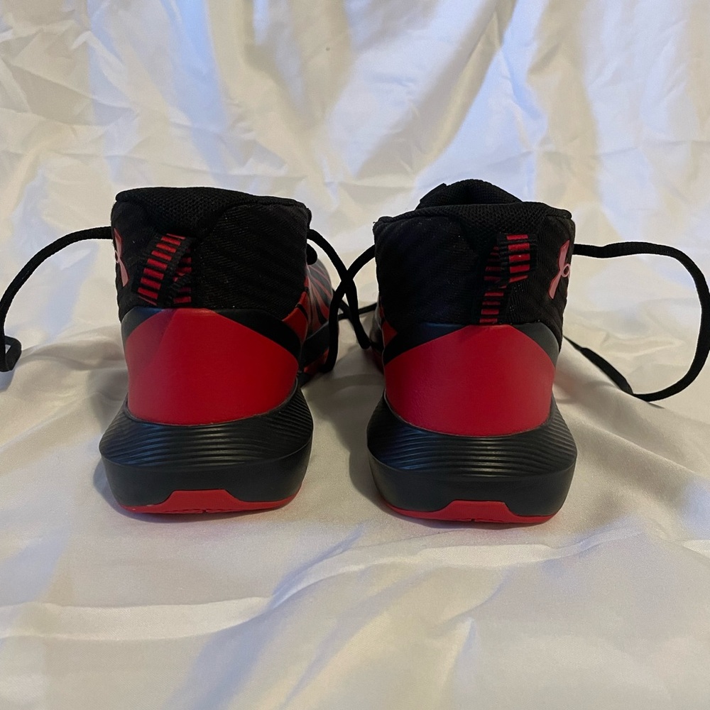 Under Armour Black and Red Basketball Shoes 

Free Shipping - Picture 4 of 6